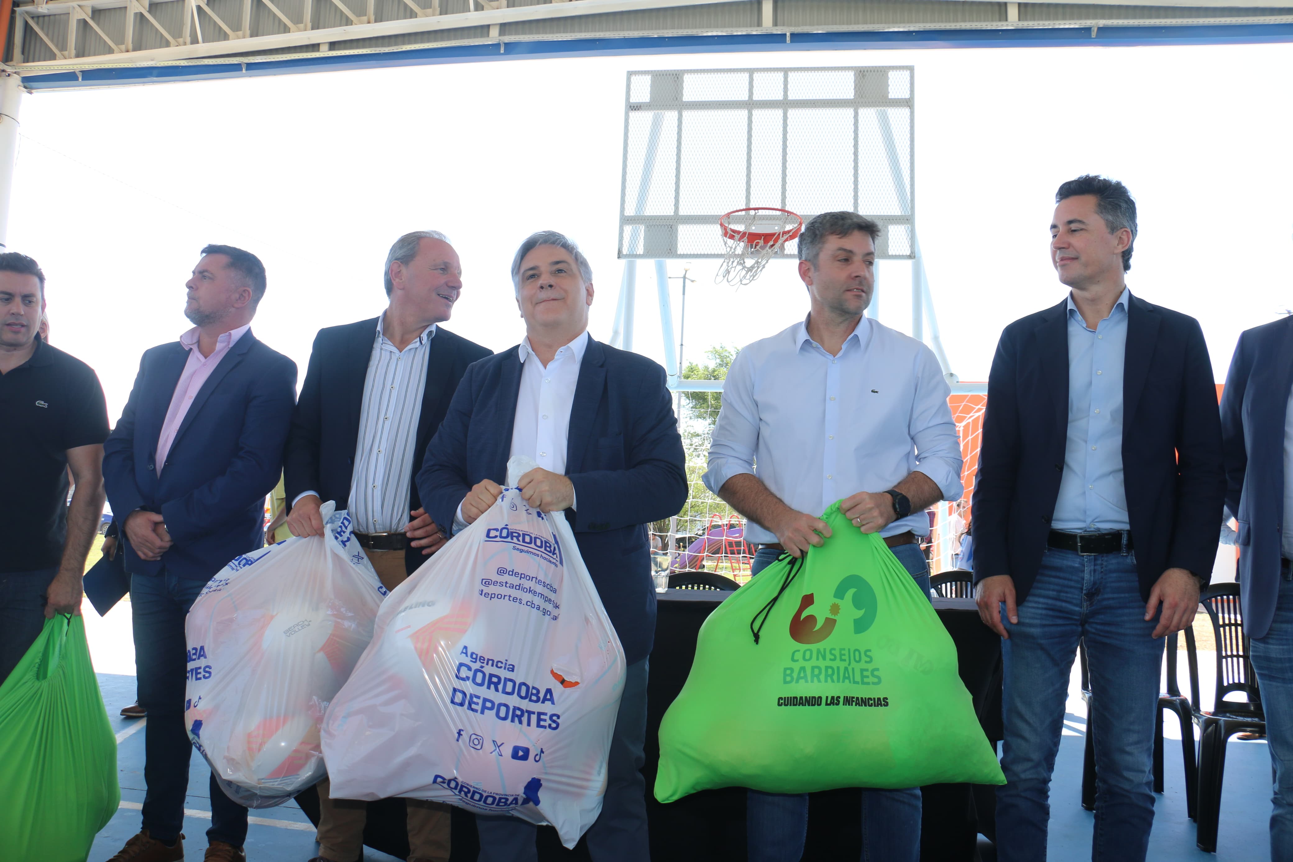 En su visita por Río Cuarto, Llaryora anunció obras por un monto cercano a mil millones de pesos - imagen 3
